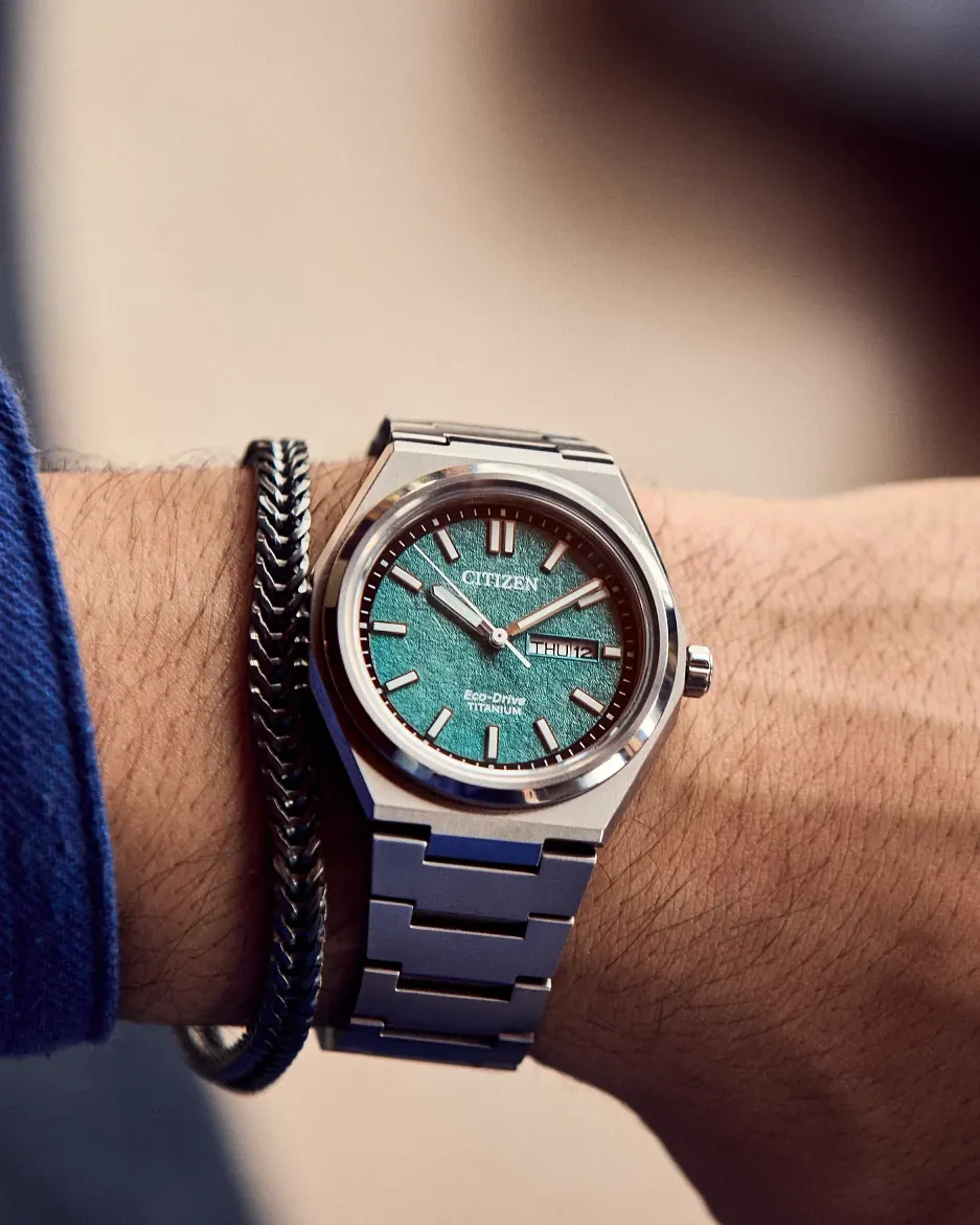 citizen 海外限定モデル AW0130-85X チタン エコドライブ Zenshin Three-Hand Green Dial Super Titanium Bracelet AW0130-85X
